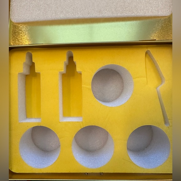 Truly Hard Case - Picture 4 of 8